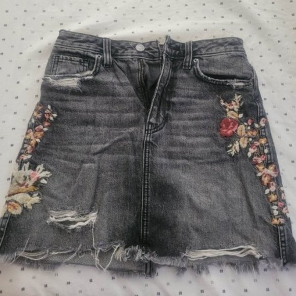 Abercrombie Floral Denim Skirt size 25 - Picture 2 of 4